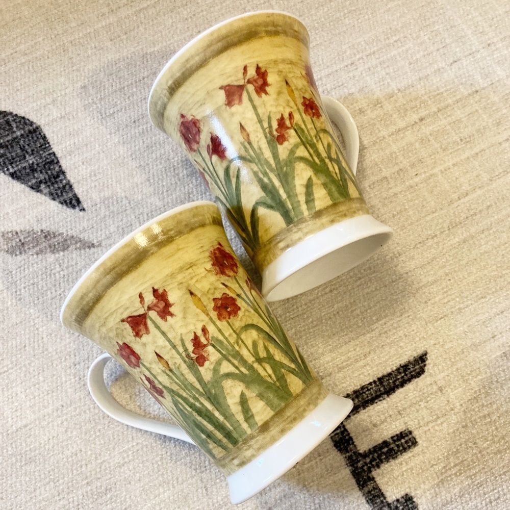 Porcelain Pimpernel Floral Mug Set from Monticello